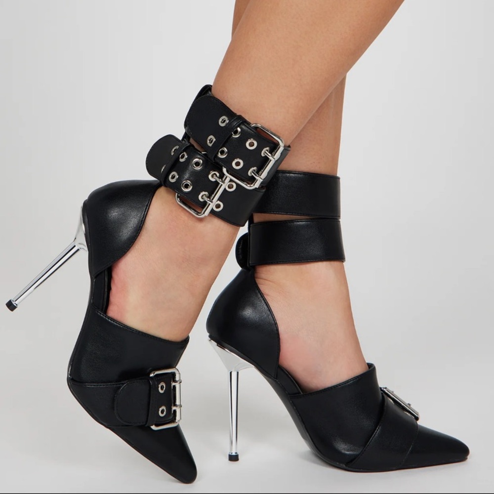 Fashion Nova Black Closed Toe Heels